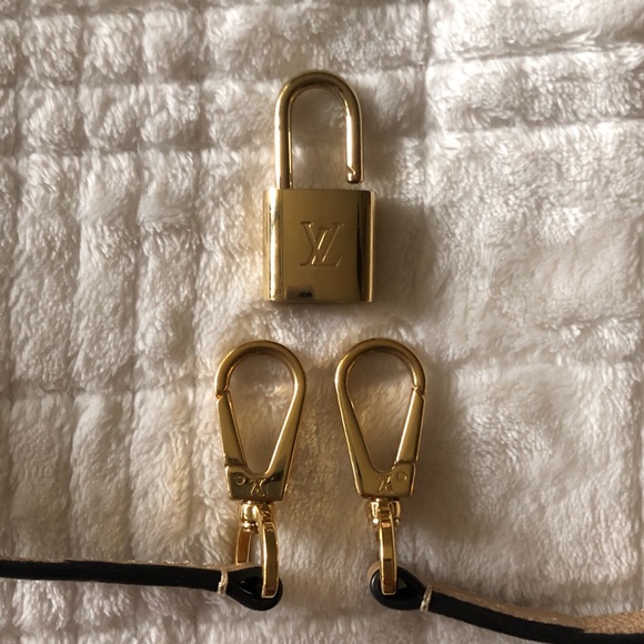 Louis Vuitton Montaigne MM - Picture 3 of 8